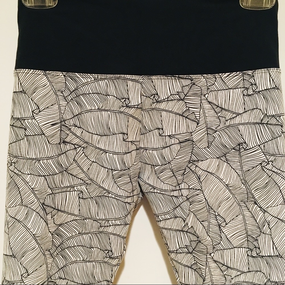 ⭐️ Lorna Jane Black Island Active Core Capri Leggings - Picture 4 of 6